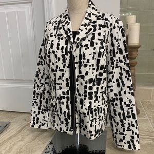 Black and White Chico’s Jacket Size 1 (8-10)